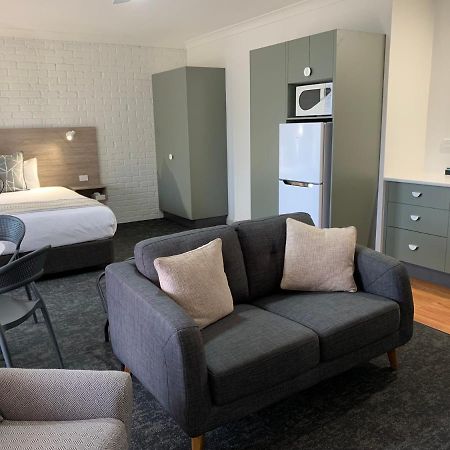 Hamilton Henry Parkes Motor Inn Екстериор снимка