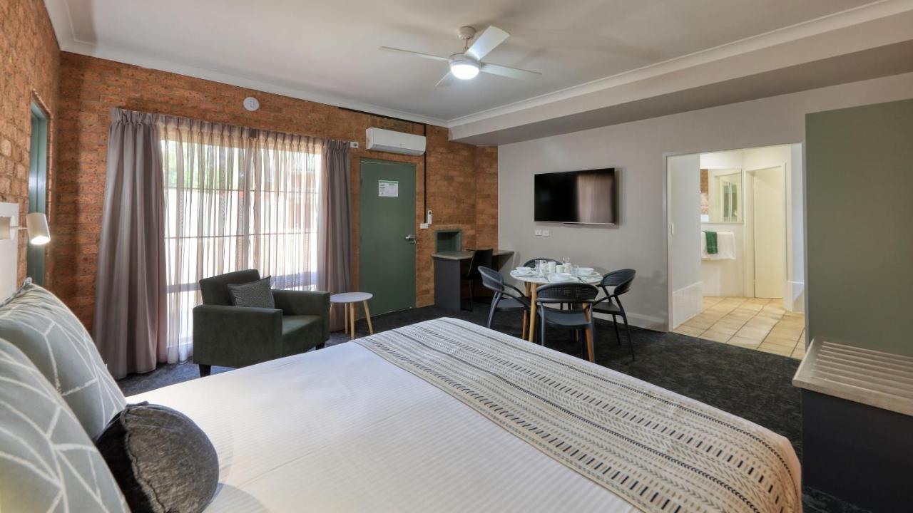 Hamilton Henry Parkes Motor Inn Екстериор снимка