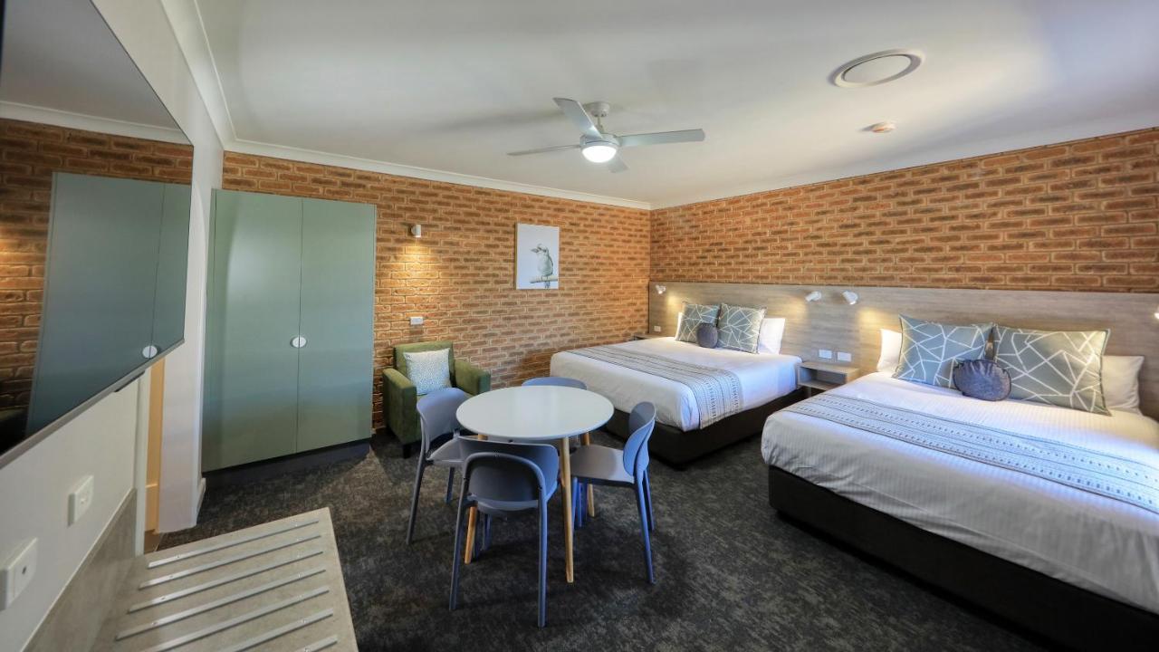 Hamilton Henry Parkes Motor Inn Екстериор снимка