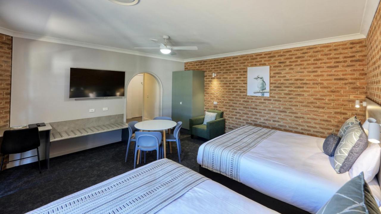Hamilton Henry Parkes Motor Inn Екстериор снимка