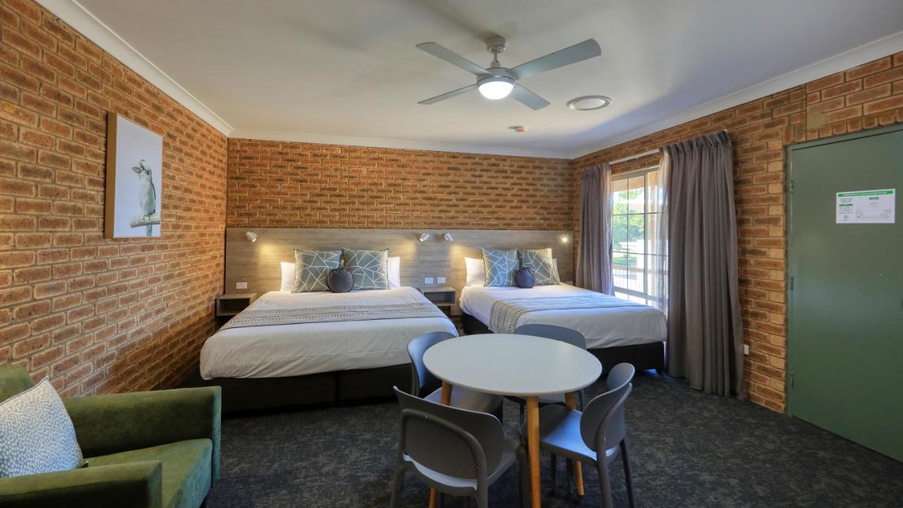 Hamilton Henry Parkes Motor Inn Екстериор снимка