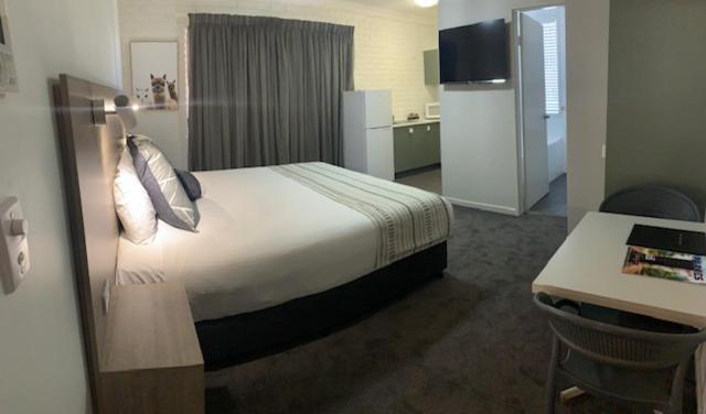 Hamilton Henry Parkes Motor Inn Екстериор снимка