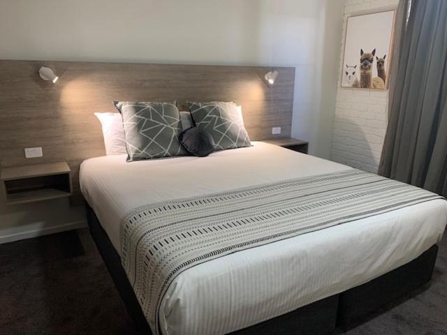 Hamilton Henry Parkes Motor Inn Екстериор снимка