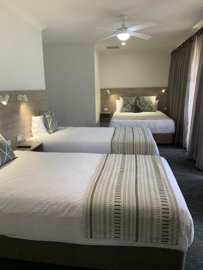 Hamilton Henry Parkes Motor Inn Екстериор снимка