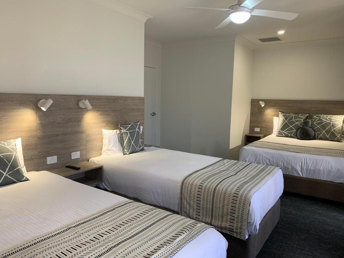 Hamilton Henry Parkes Motor Inn Екстериор снимка