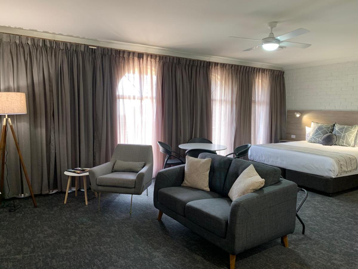 Hamilton Henry Parkes Motor Inn Екстериор снимка