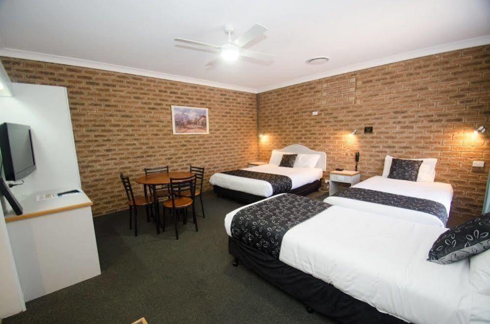 Hamilton Henry Parkes Motor Inn Екстериор снимка