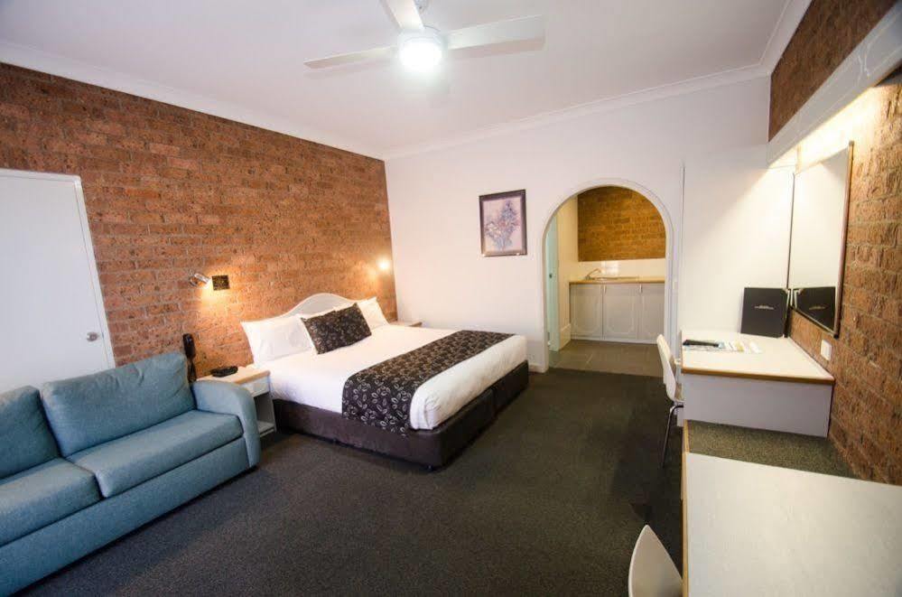 Hamilton Henry Parkes Motor Inn Екстериор снимка